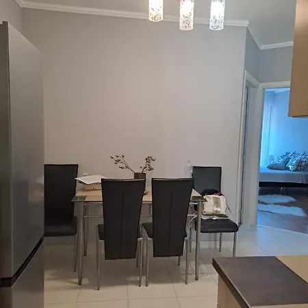 شقة Cseri House Apartman ديبريتْسين