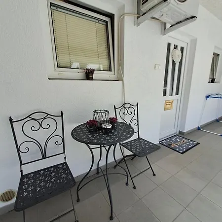 Cseri House Apartman شقة