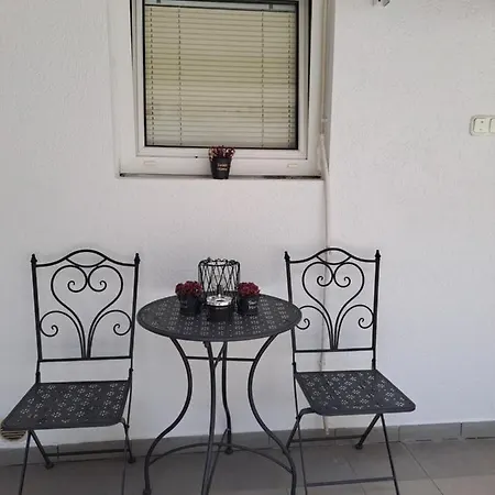 Cseri House Apartman شقة